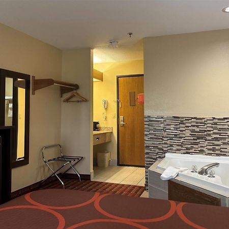 Super 8 by Wyndham Paris IL Motel Bagian luar foto