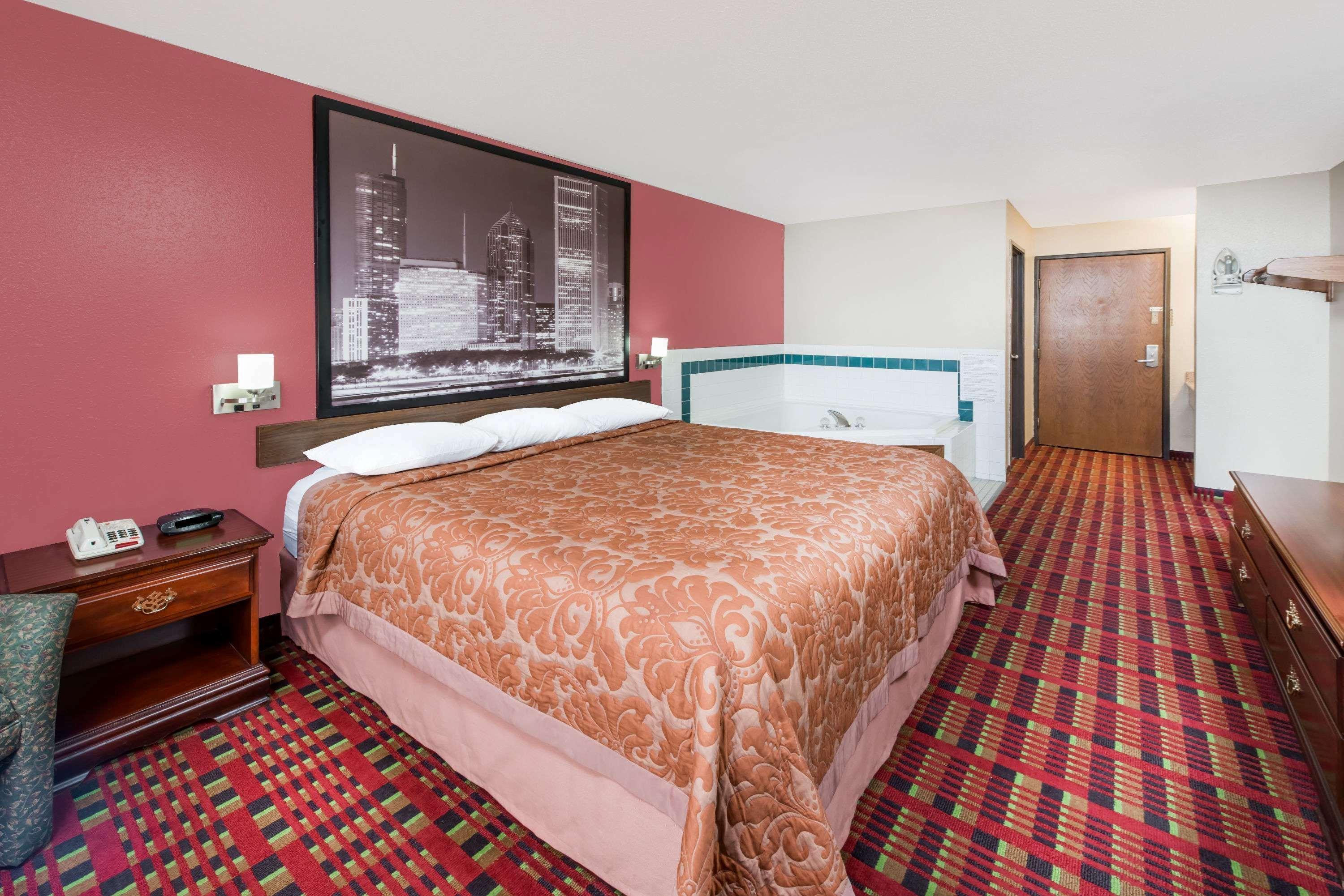 Super 8 by Wyndham Paris IL Motel Bagian luar foto