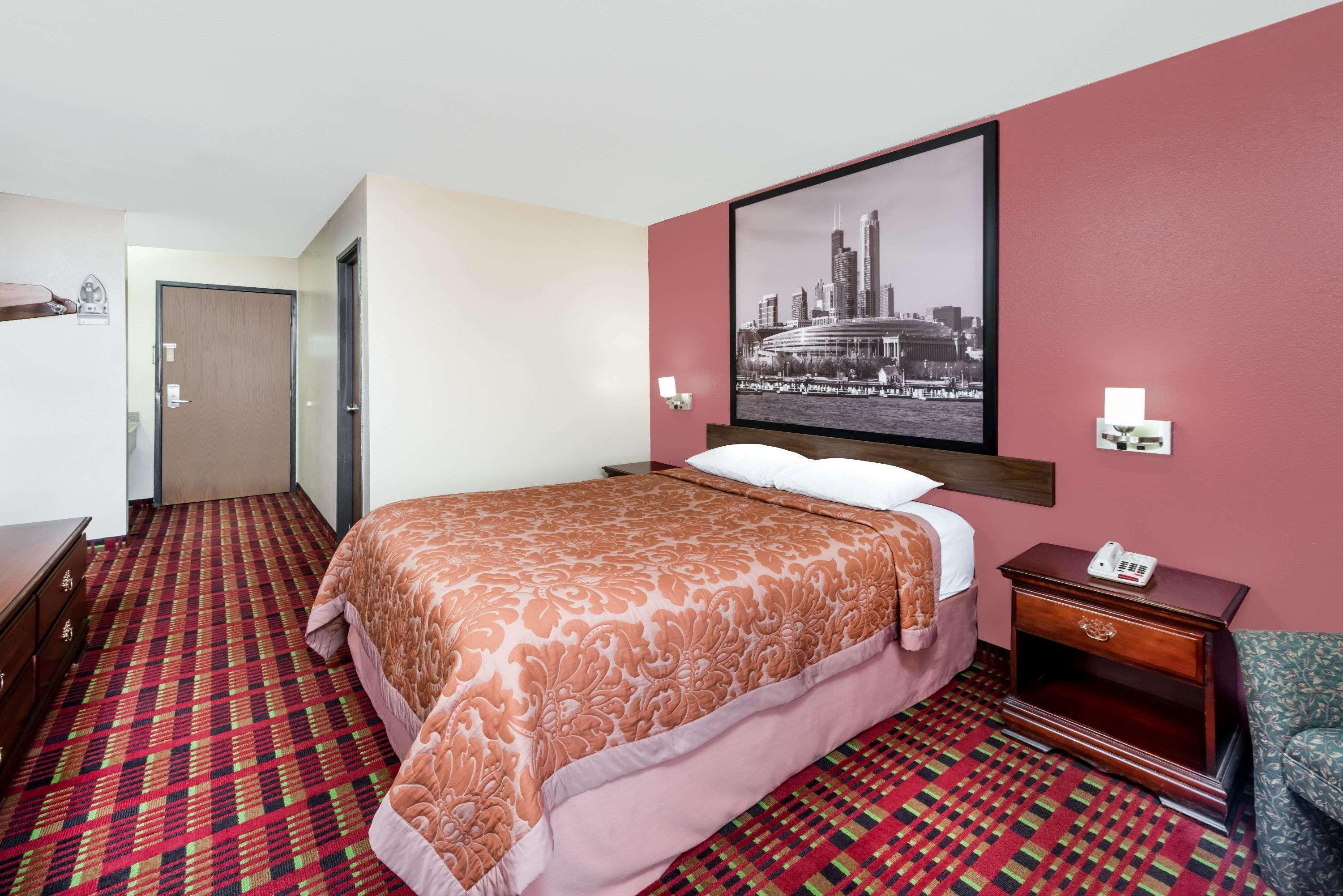 Super 8 by Wyndham Paris IL Motel Bagian luar foto