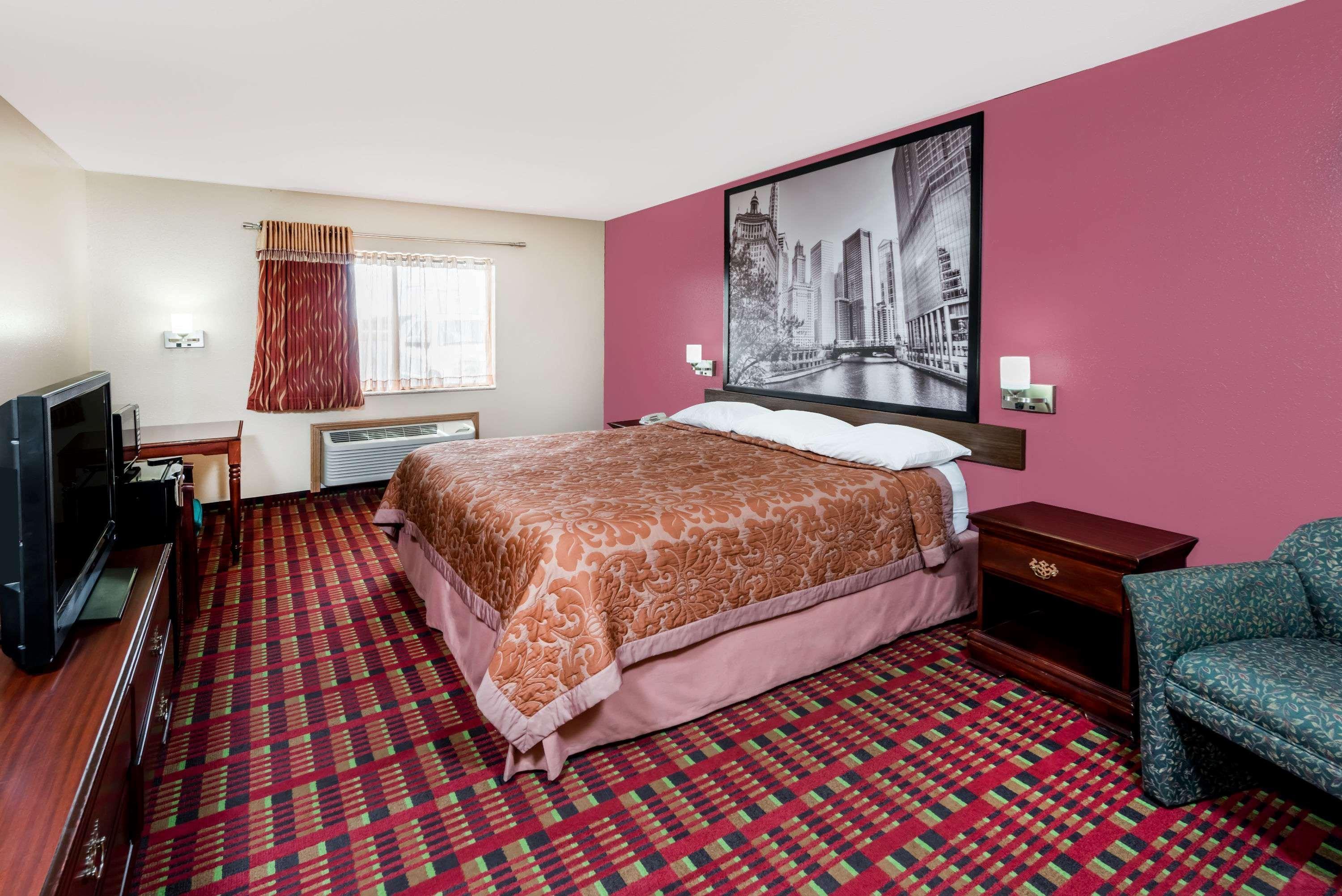 Super 8 by Wyndham Paris IL Motel Bagian luar foto