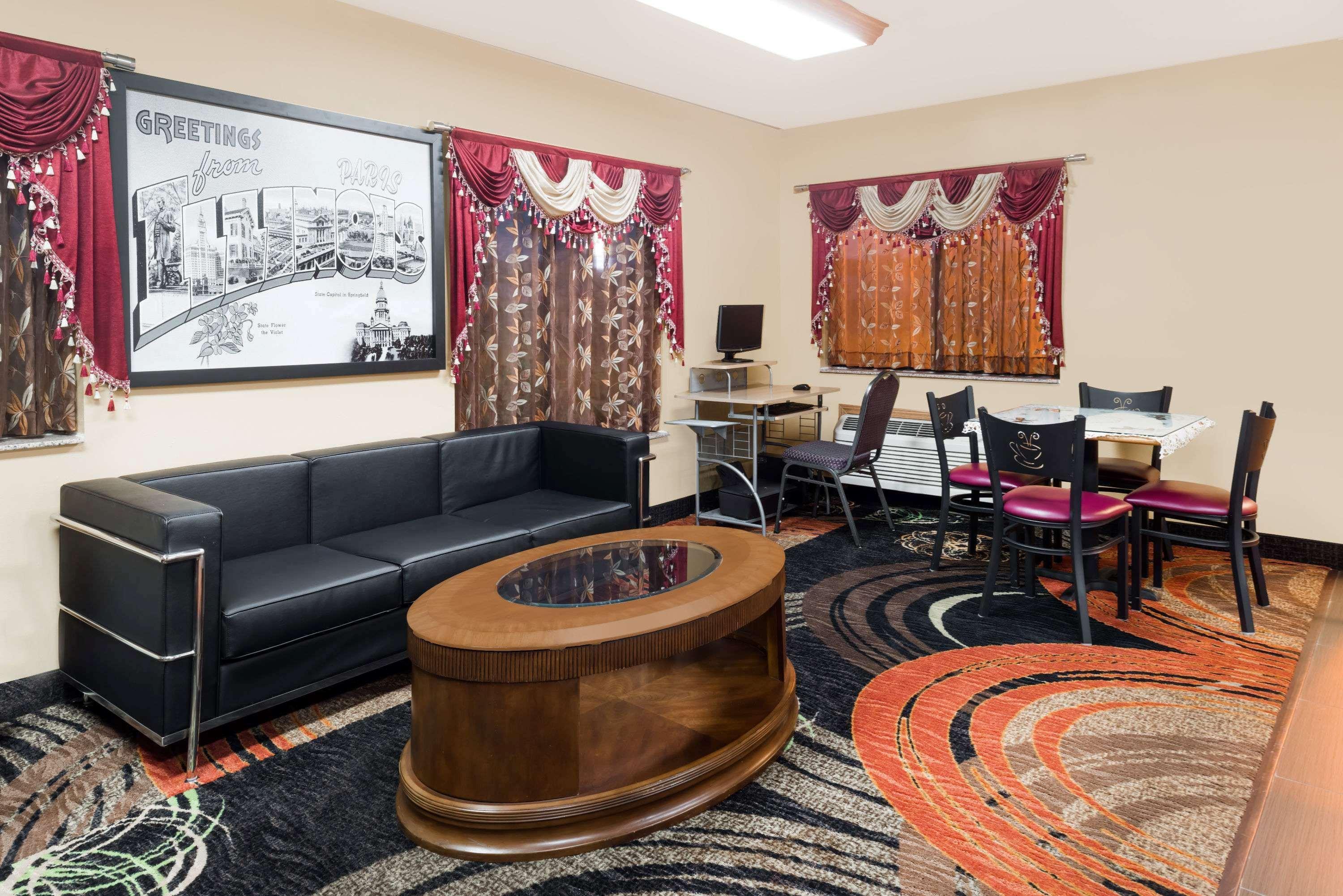 Super 8 by Wyndham Paris IL Motel Bagian luar foto