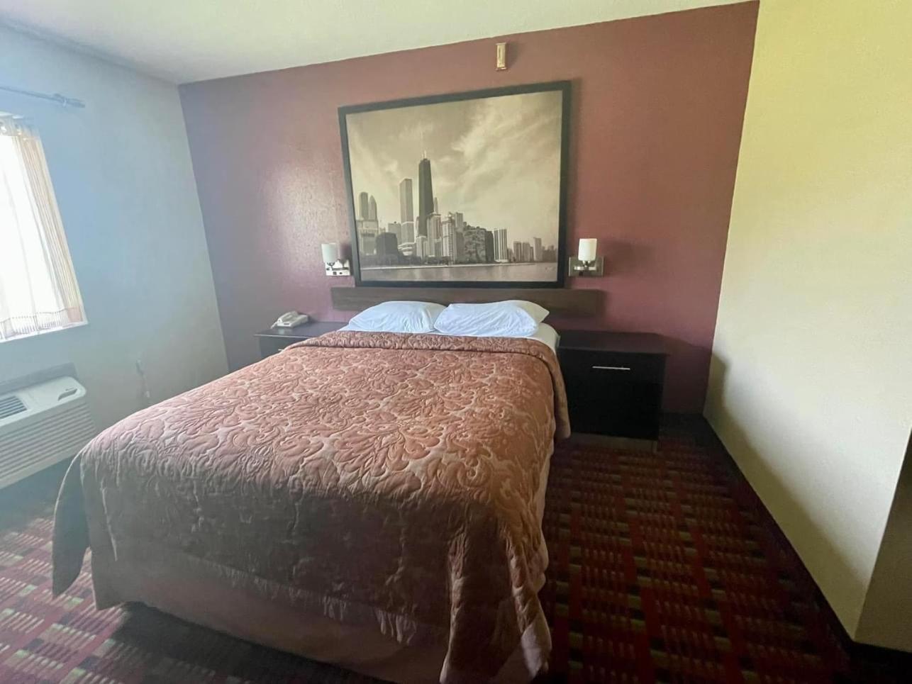 Super 8 by Wyndham Paris IL Motel Bagian luar foto