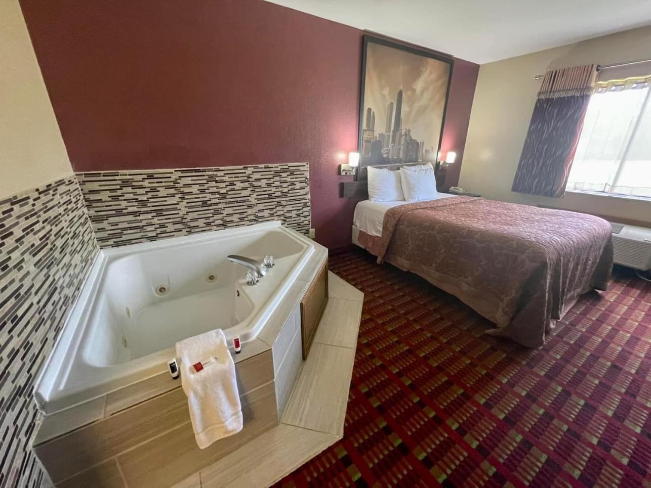 Super 8 by Wyndham Paris IL Motel Bagian luar foto