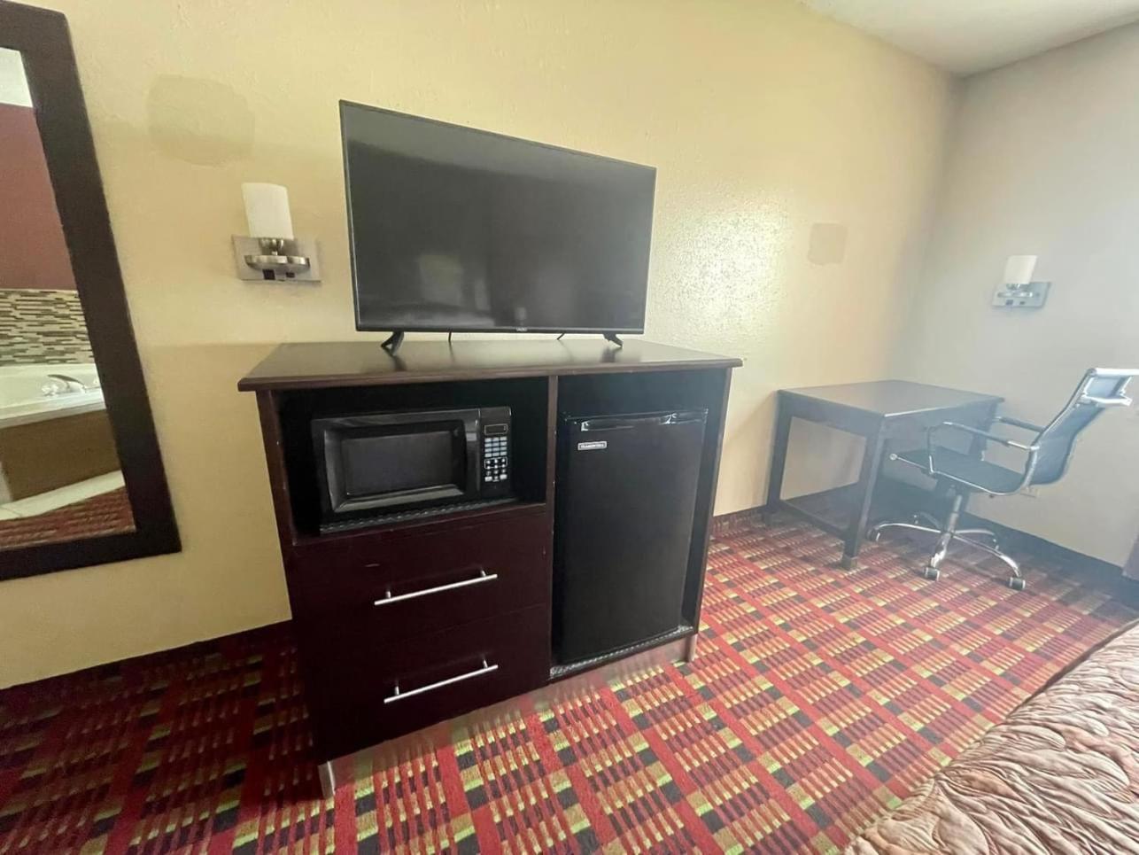 Super 8 by Wyndham Paris IL Motel Bagian luar foto