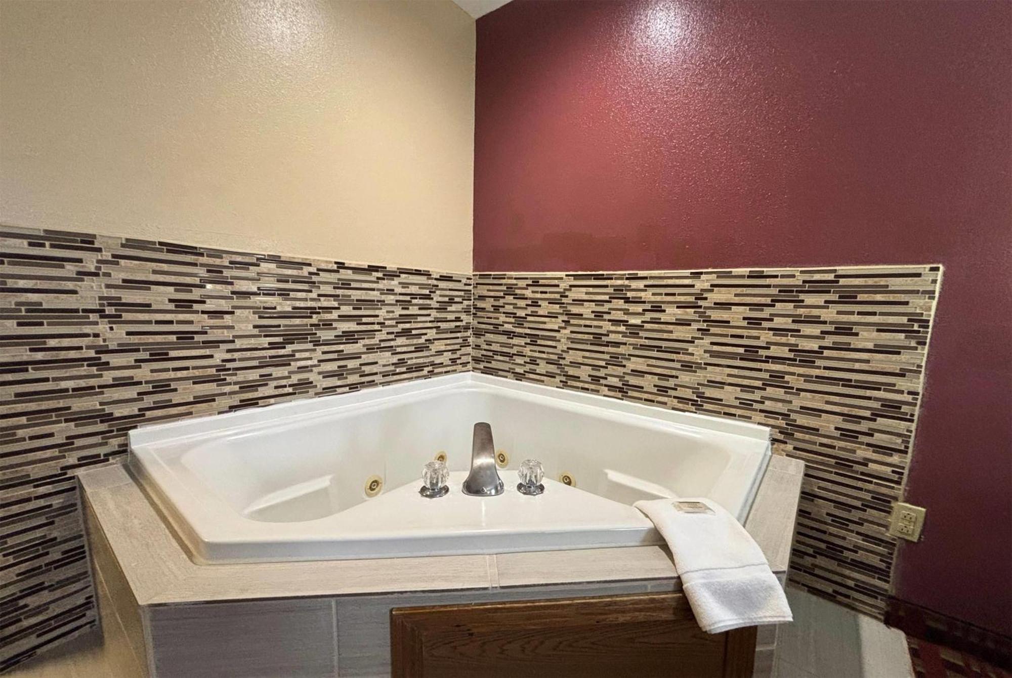 Super 8 by Wyndham Paris IL Motel Bagian luar foto