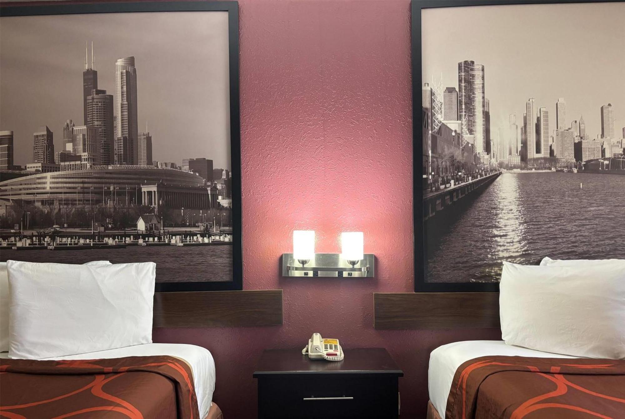 Super 8 by Wyndham Paris IL Motel Bagian luar foto